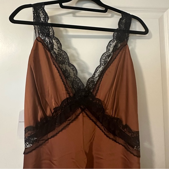 Abercrombie & Fitch Abercrombie Satin Slip Midi Dress in Bronze and Black Lace - Picture 6 of 7